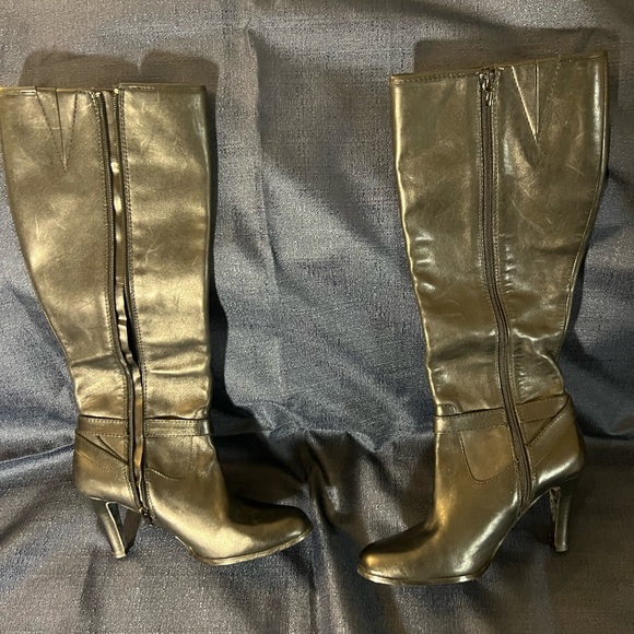 Ralph Lauren Black Leather Gold Buckles Heeled Boots SIZE 7 - Picture 4 of 4